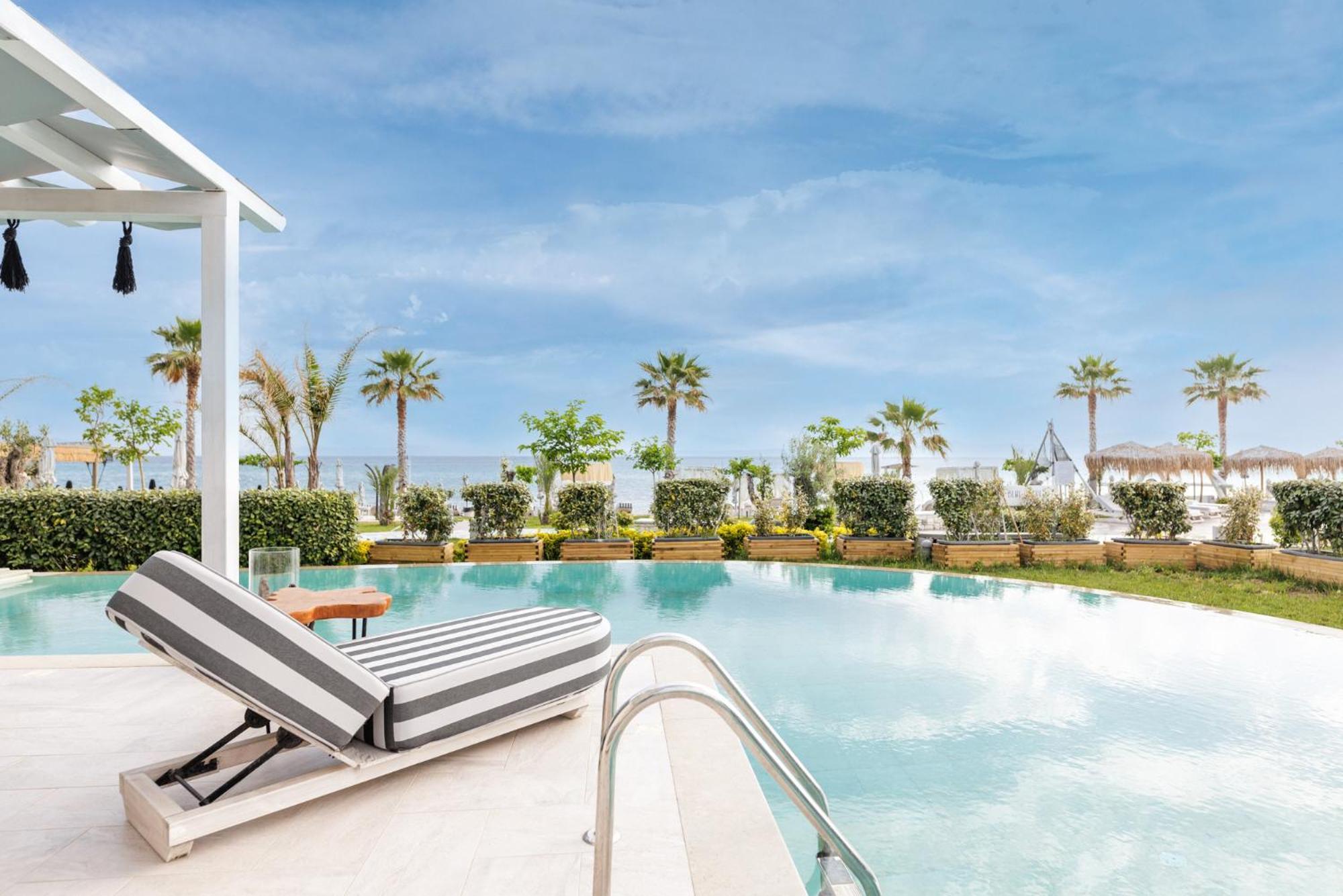 Blue Carpet Luxury Suites Пефкохорі Екстер'єр фото